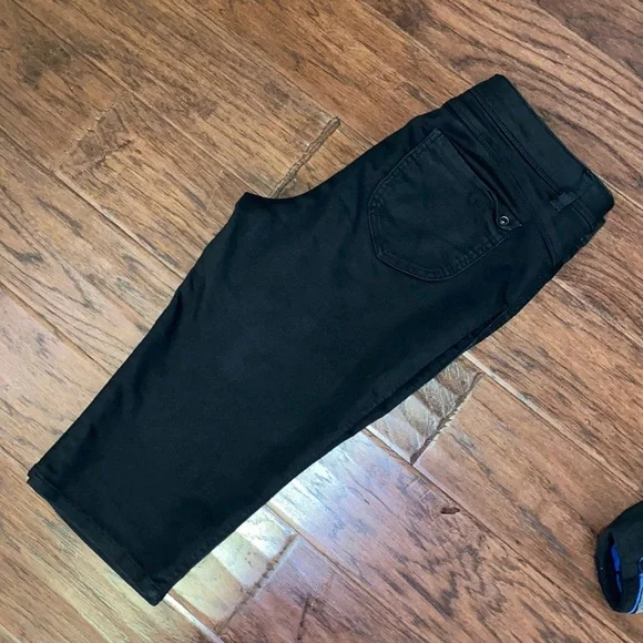 intro. Black Capri pants cropped short black stretch jeans comfort waist size 6‌ - Picture 9 of 10